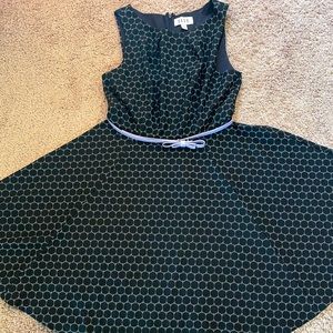 Elle Black and White Hexagonal Patterned Dress (VERY Good Condition)